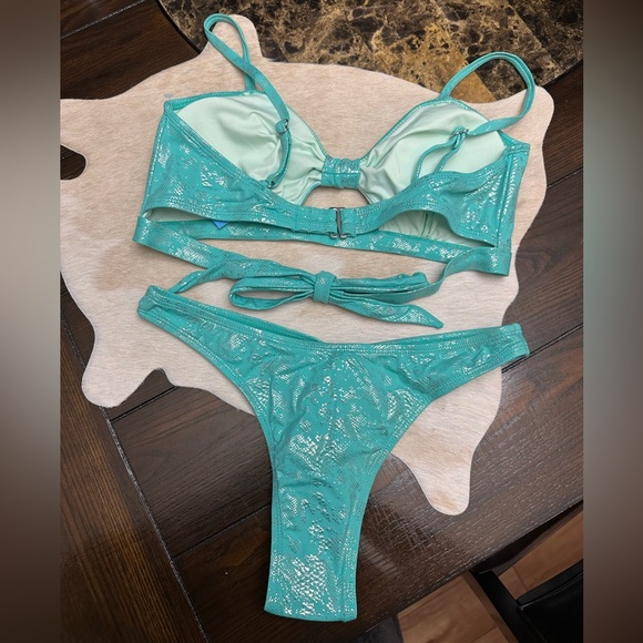 CUPSHE- NWT Atlantis Keyhole Bikini Bralette (M) & Ultra Cheeky Bottoms (S) - Picture 4 of 9